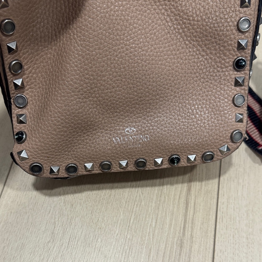 VALENTINO Studded Taupe Crossbody Bag with Patterned Strap Purse Damaged - Picture 10 of 15